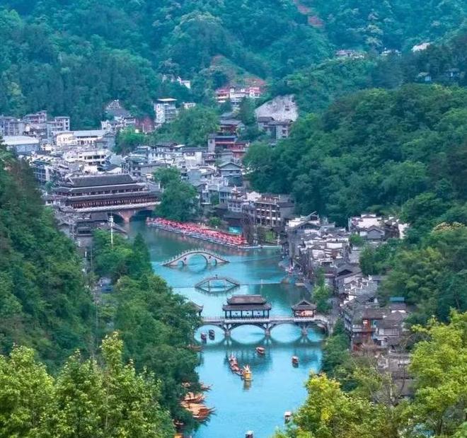 攻略：走进沈从文笔下的诗意世界开元棋牌网站边城茶峒古镇旅游(图1)